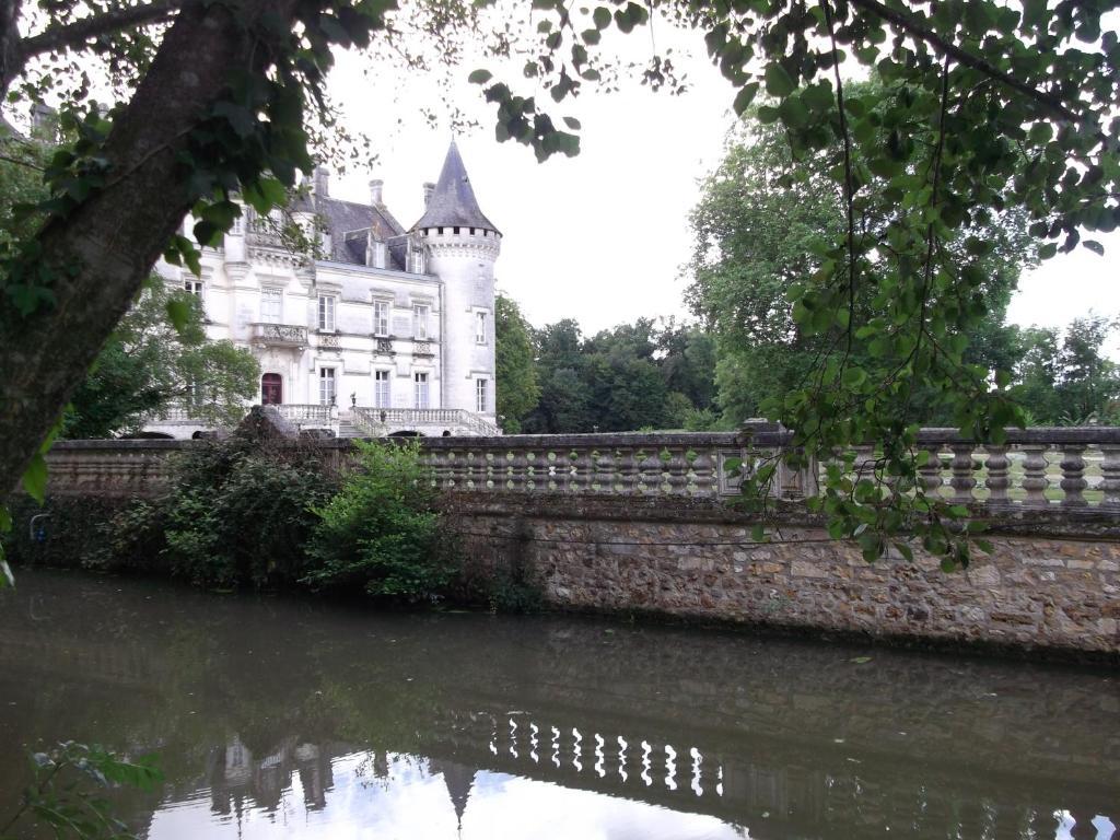 Chateau-Hotel De Nieuil Dış mekan fotoğraf