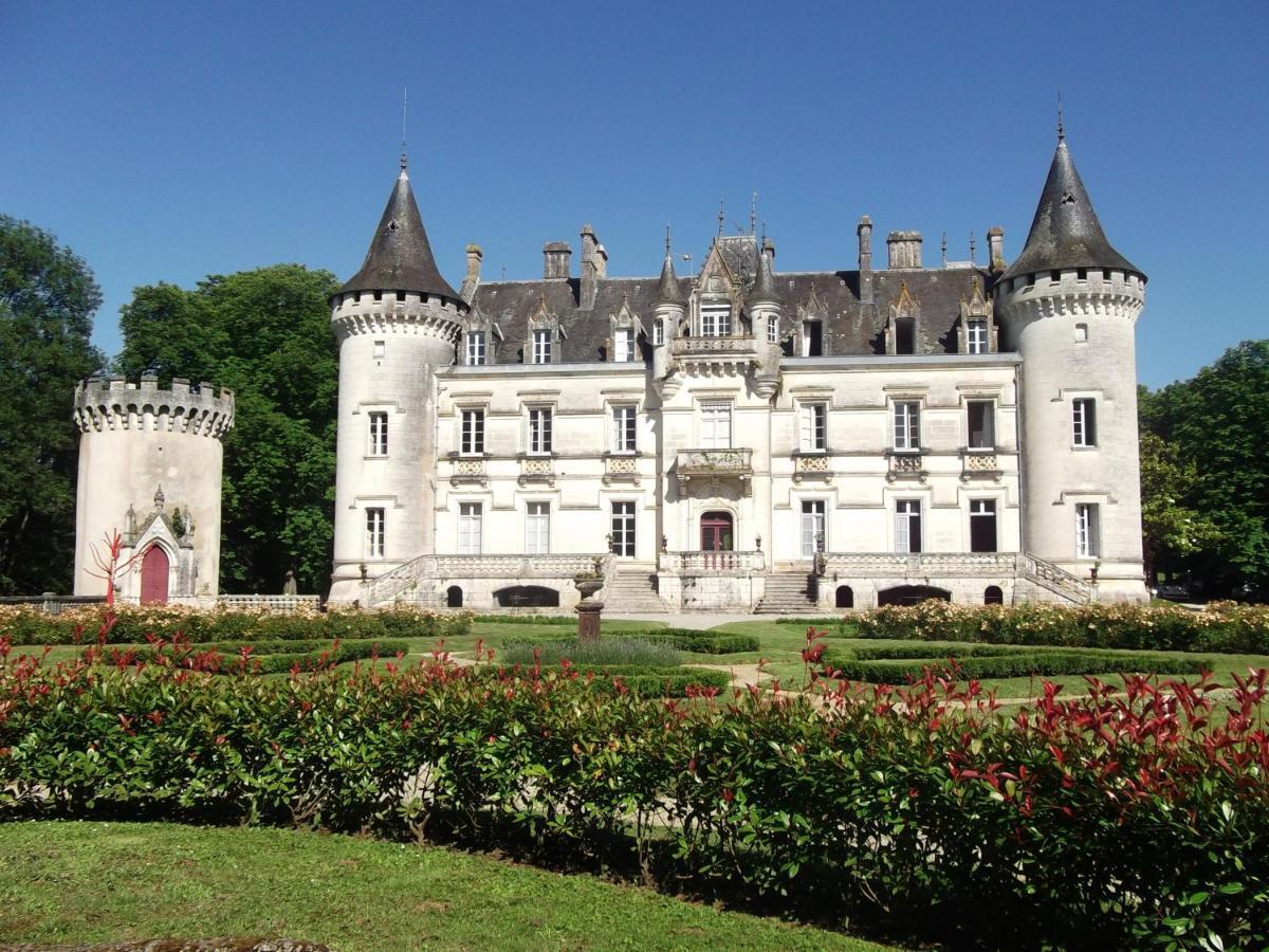Chateau-Hotel De Nieuil Dış mekan fotoğraf